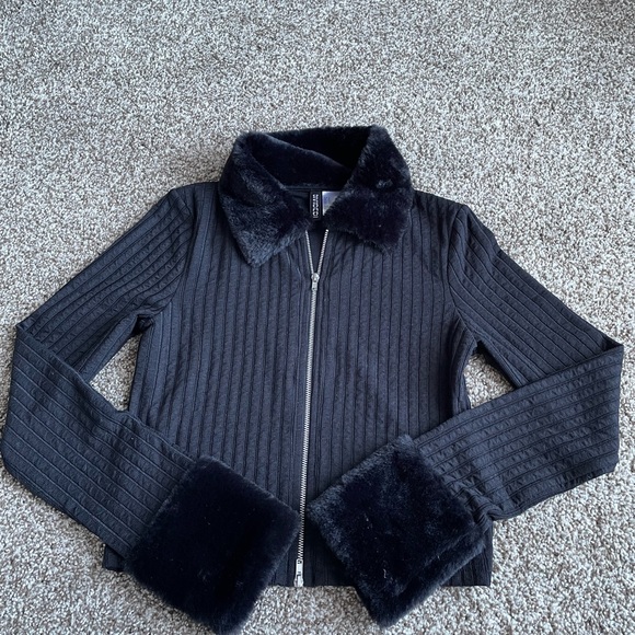 H&M Fuzzy Zip - Picture 2 of 4
